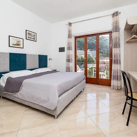 Parsano - De Vivo Realty דירה *
