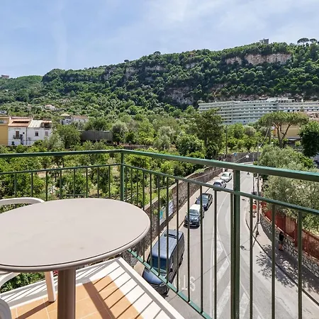 Parsano - De Vivo Realty דירה *